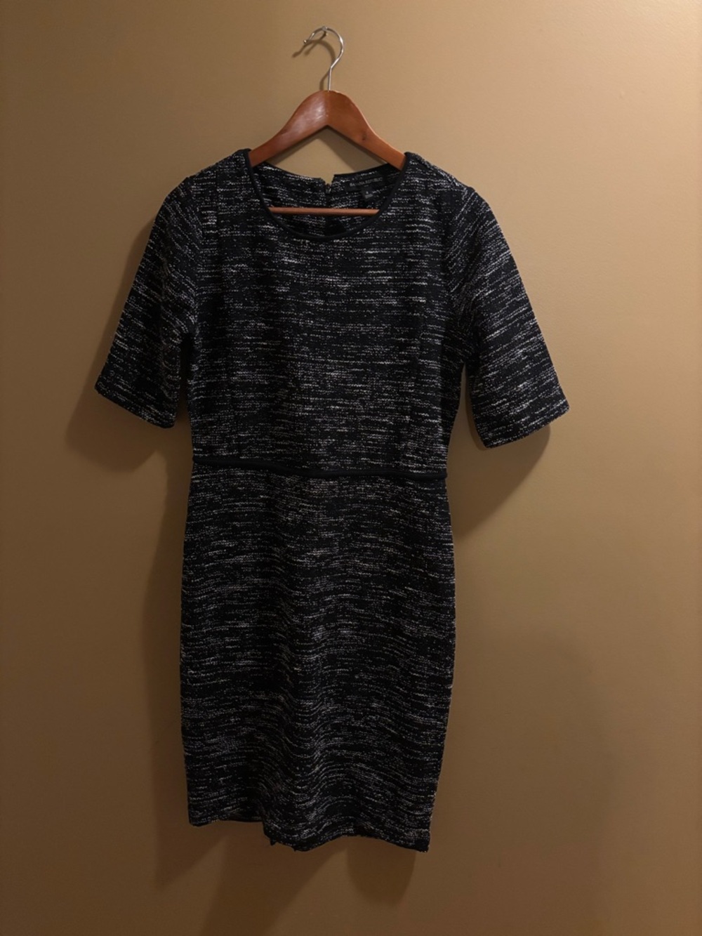 ⭐️⭐️Banana Republic Black and White Speckled Midi Dress